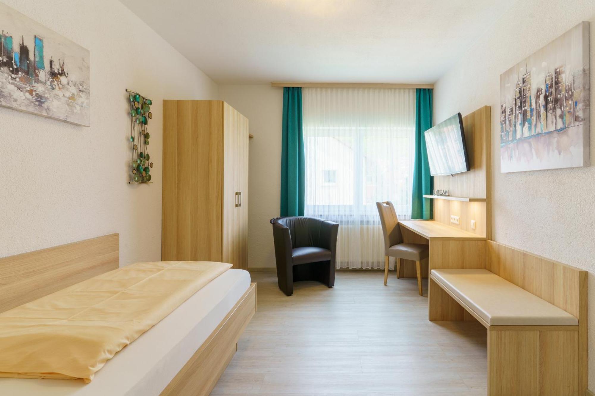 Hotel Rosenstein Heubach  Экстерьер фото