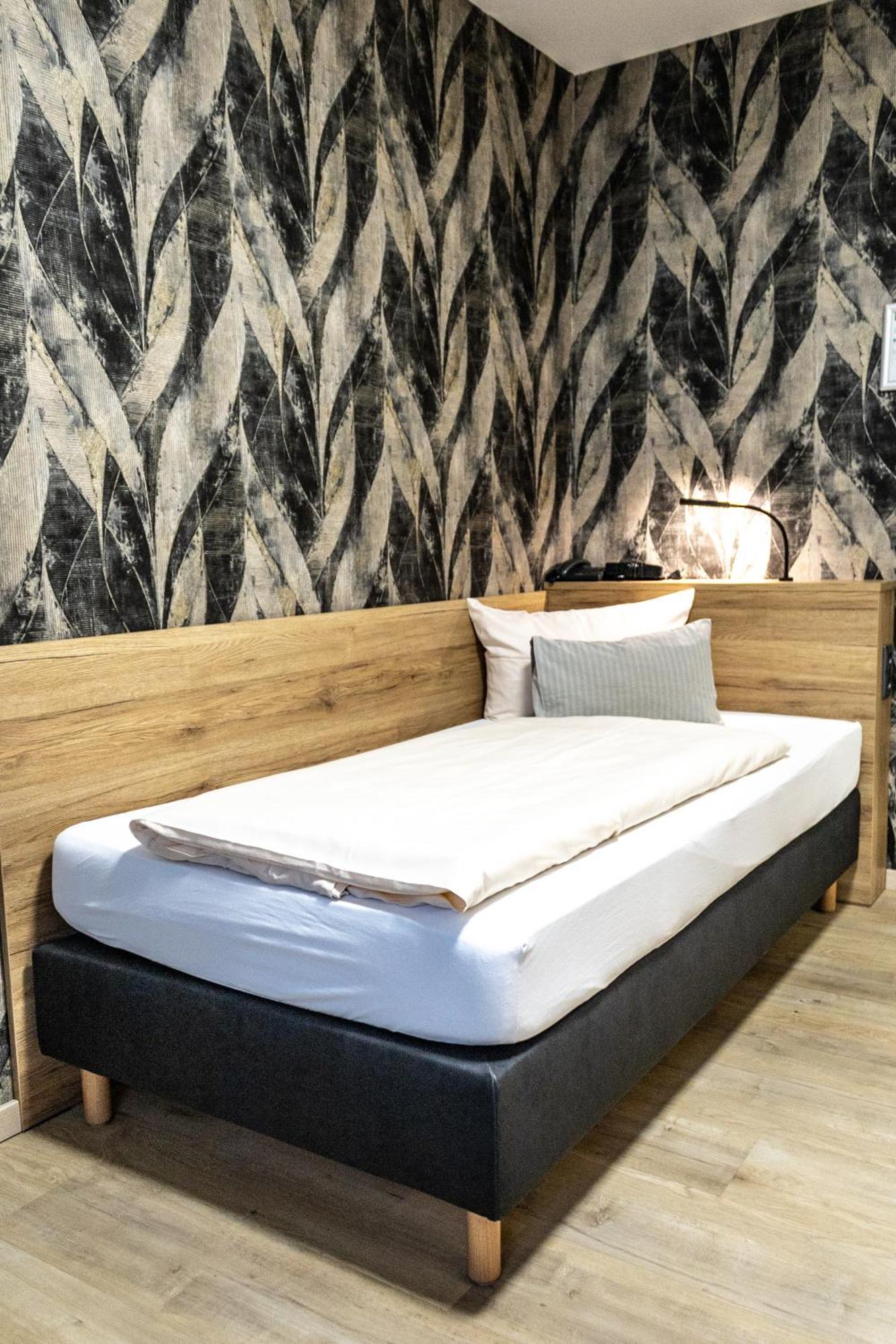 Hotel Rosenstein Heubach  Экстерьер фото